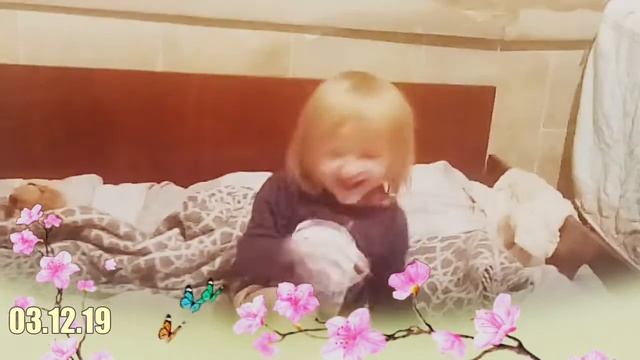 Мокрые памперсы летают не хуже мяча. смотреть онлайн