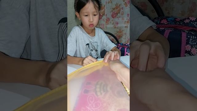 Посмотрите какую канцелярию мы купили в школу???✏️???скоро в школу?осталось одна неделя? смотреть онлайн