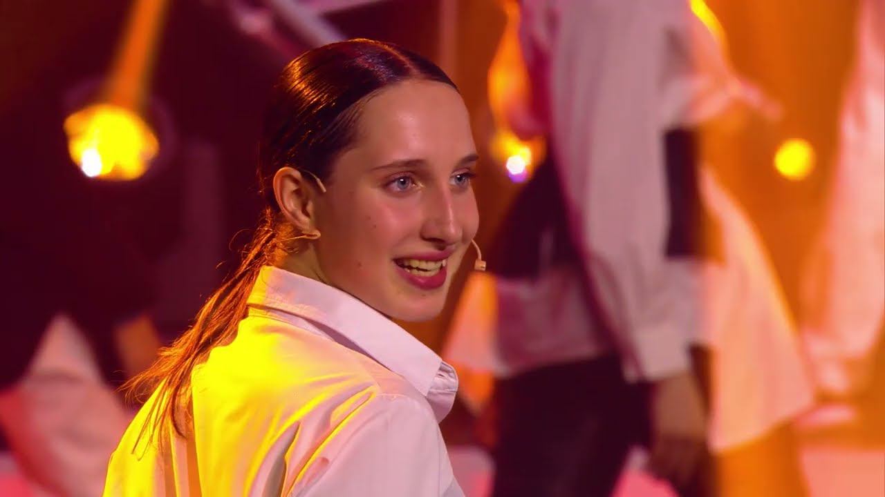 Зажигай - Денис Майданов и Домисолька смотреть онлайн