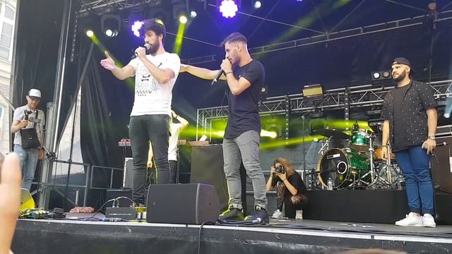 MB14 du groupe Berywam joue le rôle d'un robot, des surprises.. ;) - 13/07/2017. смотреть онлайн