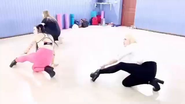 Соня Цветкова-(Dance video) смотреть онлайн