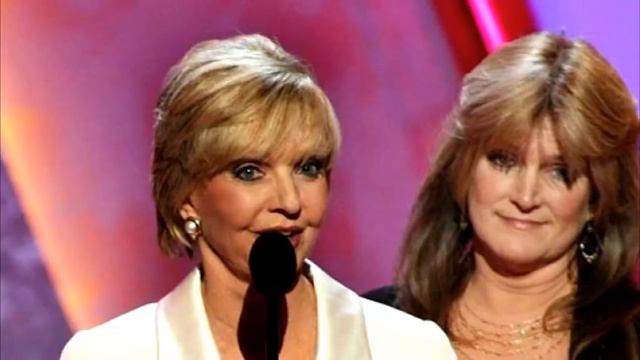 'Brady Bunch' star Susan Olsen fired after homophobic rant - MCT News смотреть онлайн