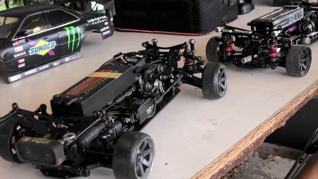 エキスパートな方のマシンと自分のマシンを比べて研究♪ ラジコン　ドリフト смотреть онлайн