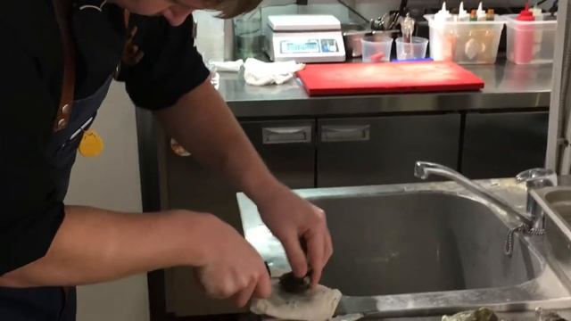 Открытие устриц ( Новая Зеландия ) смотреть онлайн