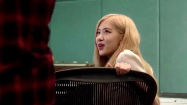 ROSÉ BLACKPINK Light Up The Sky Clip