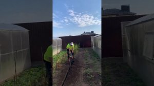 Быстрая копка траншеи. Мини траншеекопатель