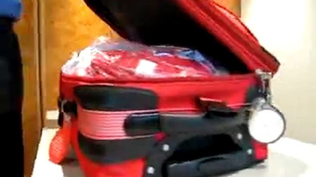 Безопасность вашей сумки или как взломать чемодан смотреть онлайн