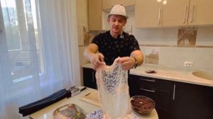 Печень в бараньей сетке. шашлык на мангале печень в бараньей сетке.