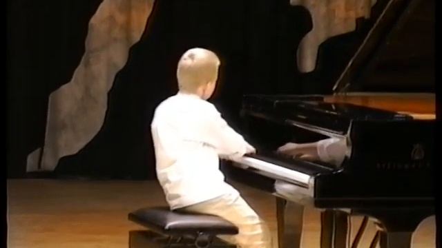 Svetoslav Korolev play "Crazy Chicken" and "Chess mate" by himself смотреть онлайн