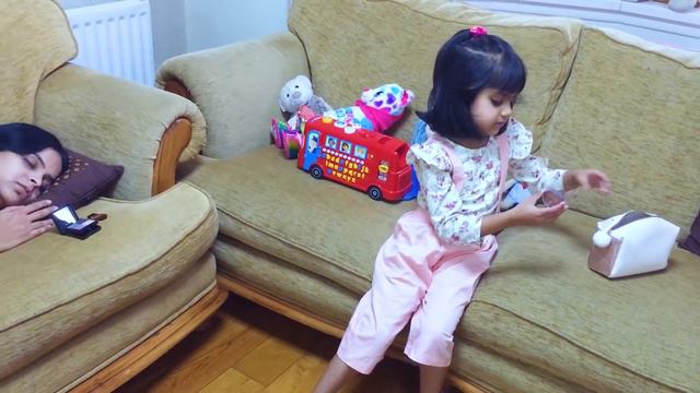 Ashu Messes up Mummy Makeup with Magic Wand Toy | Katy Cutie Show смотреть онлайн