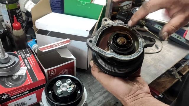 Как поменять непростую помпу Vw 1.4 TSI на примере Vw Golf 2009 /1.4 TSI смотреть онлайн