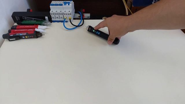 Detector de tensiune fără contact Mestek AC20, de la Bitmi.ro смотреть онлайн