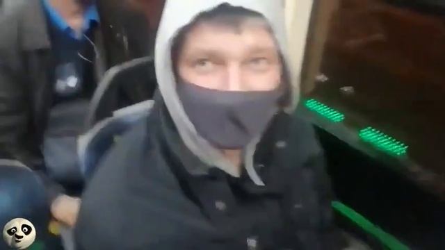 Активист получил по заслугам, проверяя наличие масок у пассажиров в метро смотреть онлайн