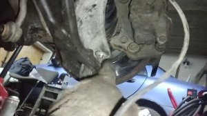 Замена наружного шруса или левой полуоси на Пежо 407 2006г