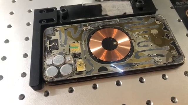 Лазерная Замена задней крышки iPhone 11pro Max смотреть онлайн