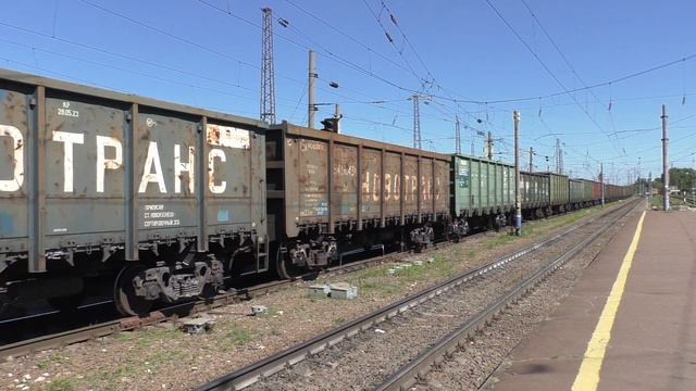 Электровоз ВЛ80С-314/310 с грузовым поездом и с приветливым машинистом смотреть онлайн