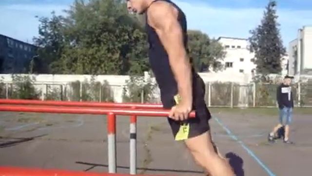 ОТЖИМАНИЯ НА БРУСЬЯХ (25 ПОВТОРОВ) Sportgrade.ru смотреть онлайн