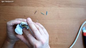 Подключение вилки к трёх и двухжильному проводу. Как правильно подключить электровилку. Замена вилк