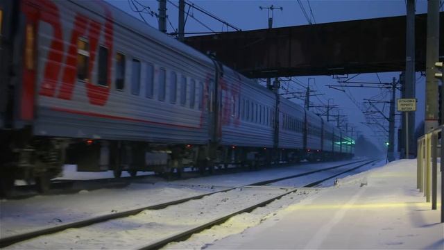 [RZD] ChS7-107 with a passenger train arriving to Bologoe station смотреть онлайн