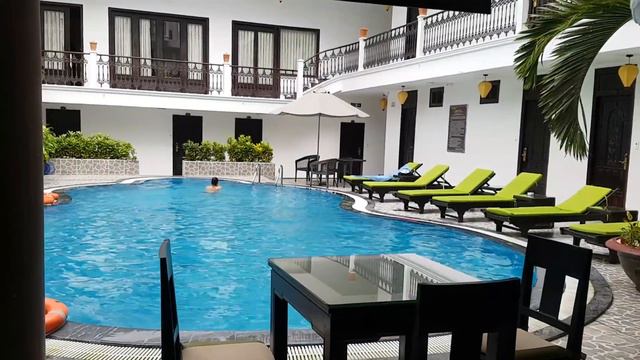 Hoi An Old Town - Pool bar rainy & restaurant - Acacia Ancient Town смотреть онлайн