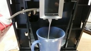 Polaris PACM2060 вместо пены производит молочные пузыри.