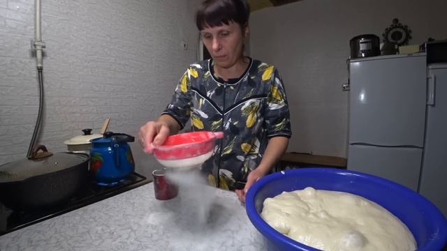 Наварила, натерла, батонов напекла..)) Хлопочу на кухне смотреть онлайн