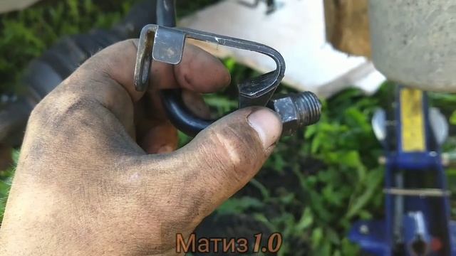 Меняем штуцер ГУР Форд Фокус 2 дорестайл. Течёт ГУР. смотреть онлайн