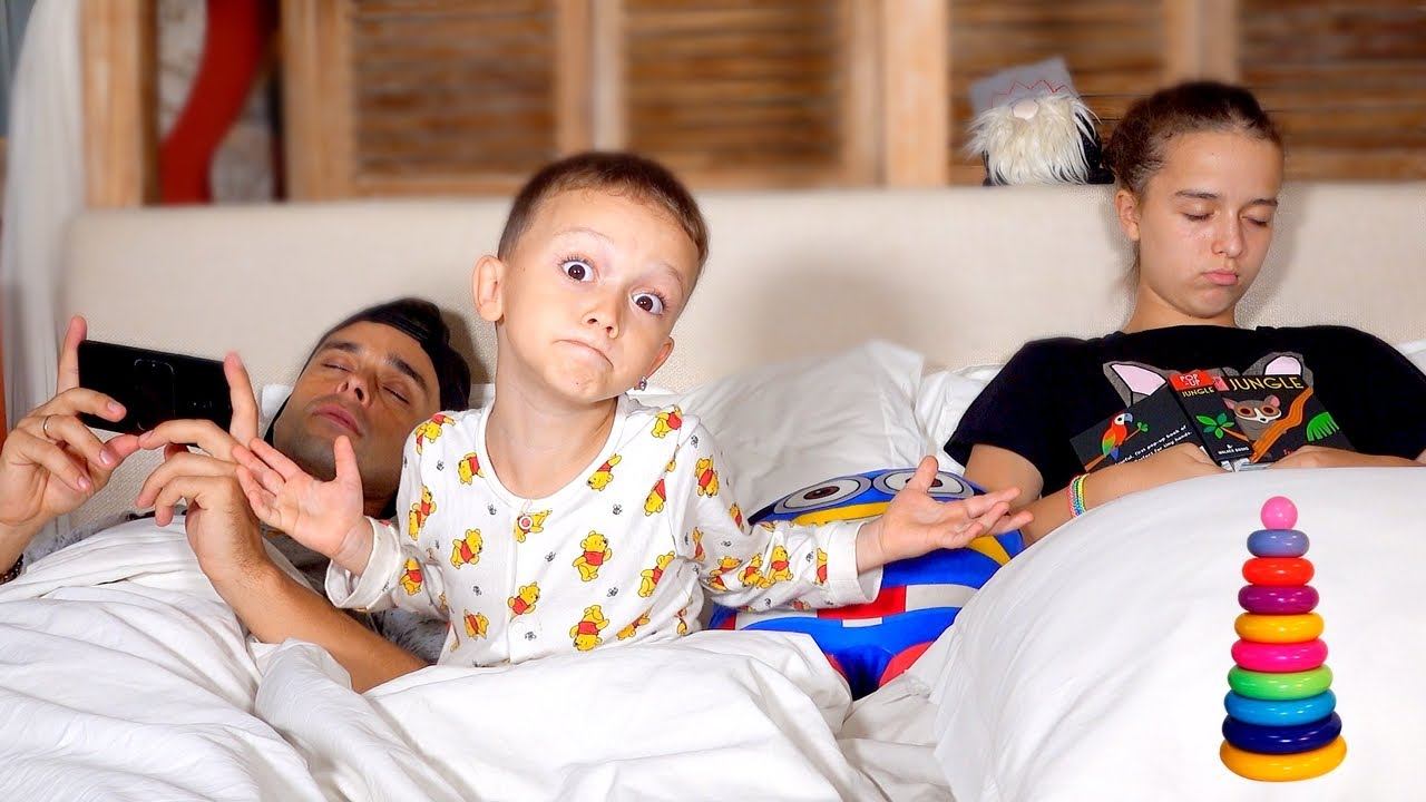 Марк играет со сладостями и не может уснуть смотреть онлайн