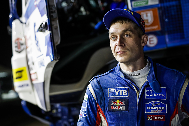 «КАМАЗ-мастер» на ралли «Дакар 2019» — 8 января — Переворот грузовика в песках смотреть онлайн