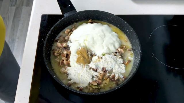 Готовить можно хоть на завтрак, хоть на обед, хоть на ужин: сытный пирог с курицей и грибами