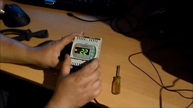 Din Rail Home Temperature Gauge - Carel IR33 смотреть онлайн