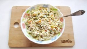 Рыбный салат с горошком