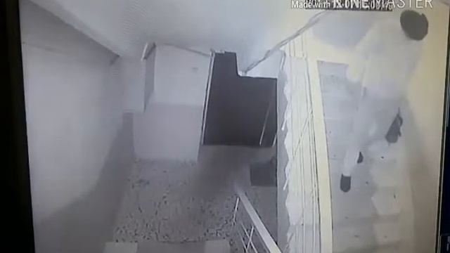 Воры зошли в хрушевку и украли ноутбук , шубу , деньги . смотреть онлайн