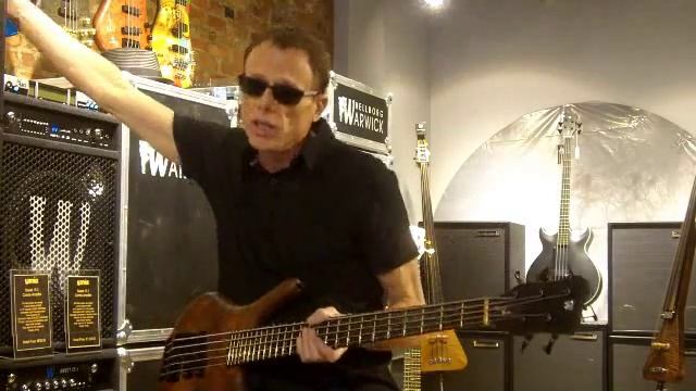 Bassist Hansford Rowe's introduction video for Bootsy's FU смотреть онлайн
