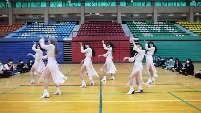 [방구석 여기서요?] (여자)아이들 (G)I-DLE - 화 HWAA | 커버댄스 Dance Cover смотреть онлайн