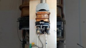 как поменять батарейки на газовой колонке