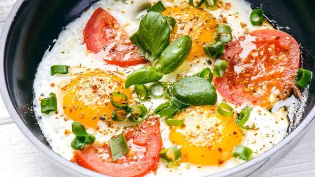 Яичница с помидорами