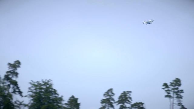 Mercedes Benz доставляет товары при помощи квадрокоптеров смотреть онлайн