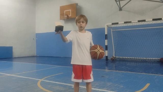 Как не оттопыривать локоть во время броска?