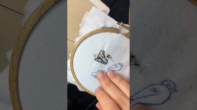 Чувствуете приближение зимы? ☃️#вышивка #рукоделие #embroidery #брошь смотреть онлайн