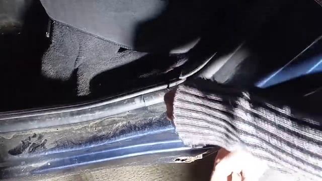 Как снять ремень безопасности водителя Ford Focus1 седан америкос #RAZNOBOY #FordFocus1 #фордфокус1