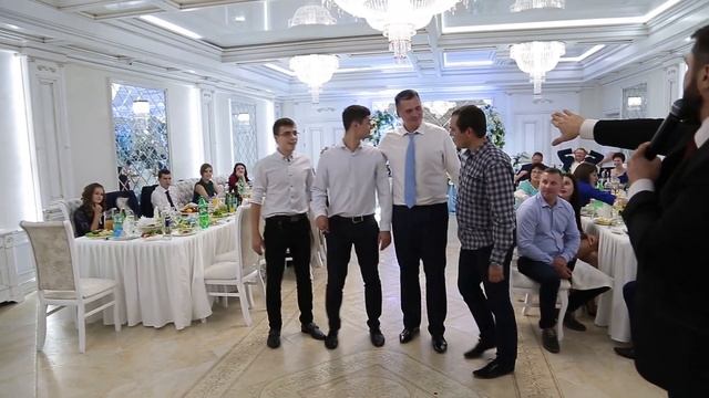 Свадебная бабочка жениха вместо подвязки невесты. Свадьба Петра и Кристины смотреть онлайн