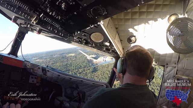 WWII Pilot Flies His C-47 One Last Time смотреть онлайн
