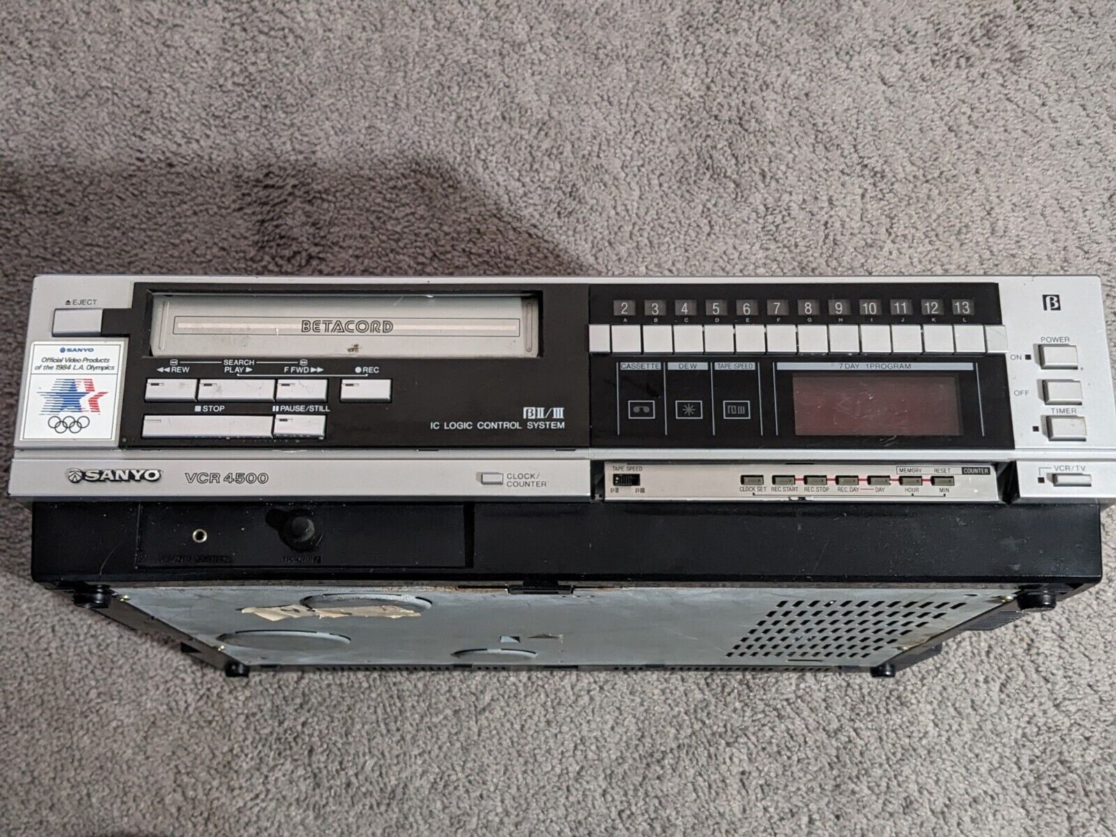 Винтажный кассетный магнитофон Sanyo VCR 4500 Betacord Betamax-Япония-1983-год