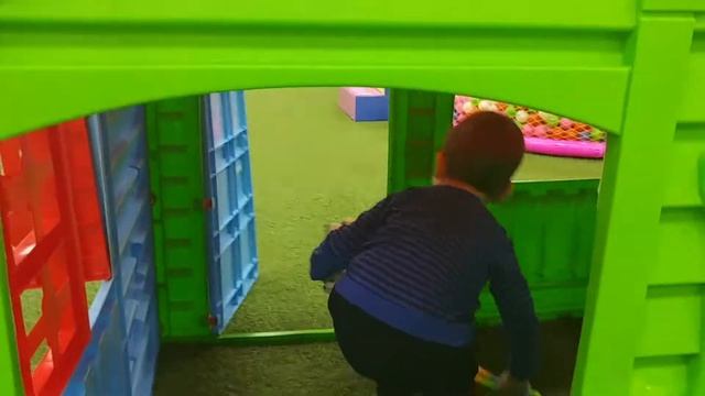 Happyville - детский развлекательный клуб, видео для детей смотреть онлайн