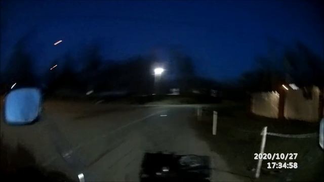 Дикая кошка бросается под колёса. A wild cat jumping under the wheels. motorcycle мото иж юпитер смотреть онлайн