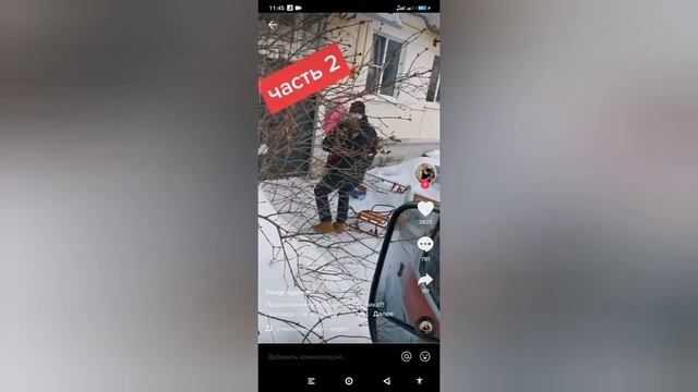 водятел не пропускает скорую помощь, припарковав свое авто по середине двора. смотреть онлайн