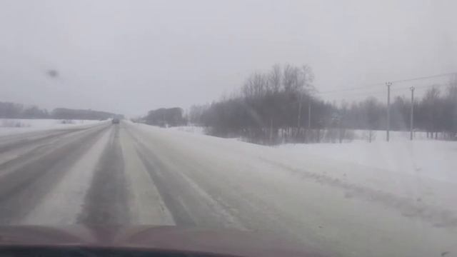 Скользкая дорога авто на обочине смотреть онлайн