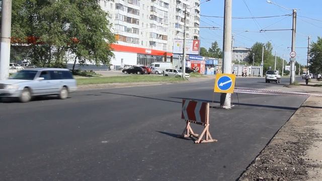 Столб посреди дороги на Сибирском проспекте в Омске смотреть онлайн