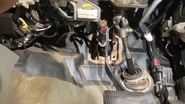 Replacing The Ignition Lock Assembly On a 2006 Nissan Altima смотреть онлайн